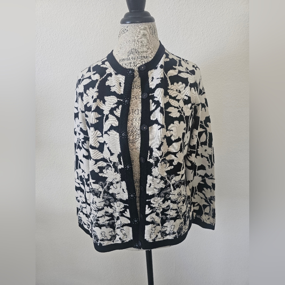 Amber Sun 100% Merino Wool Floral Embellished Cardigan sz M